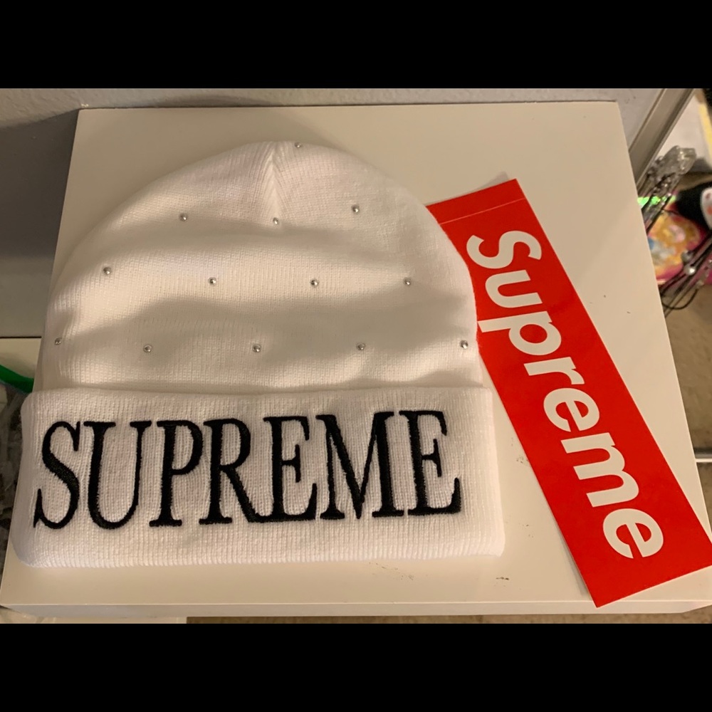 Supreme studded white beanie